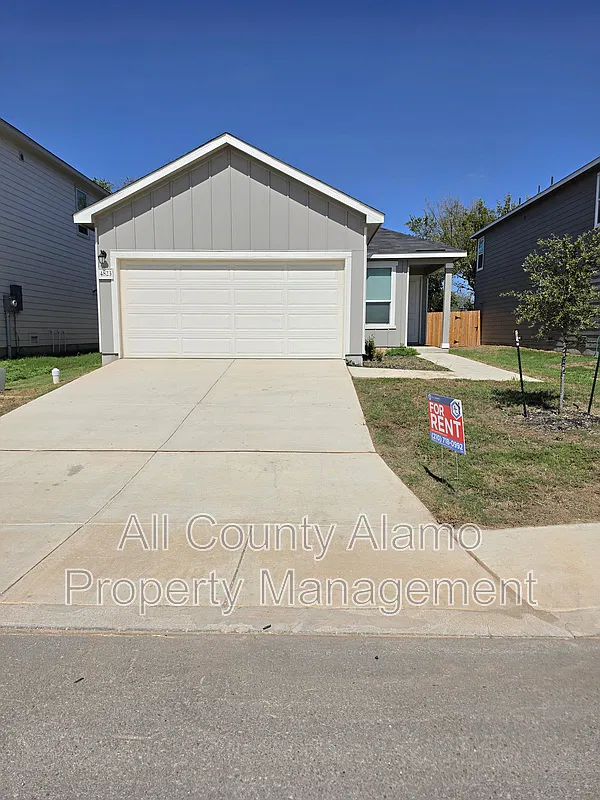 4 bed, 2.0 bath, 1400 sqft, $1,695 — Photo 2