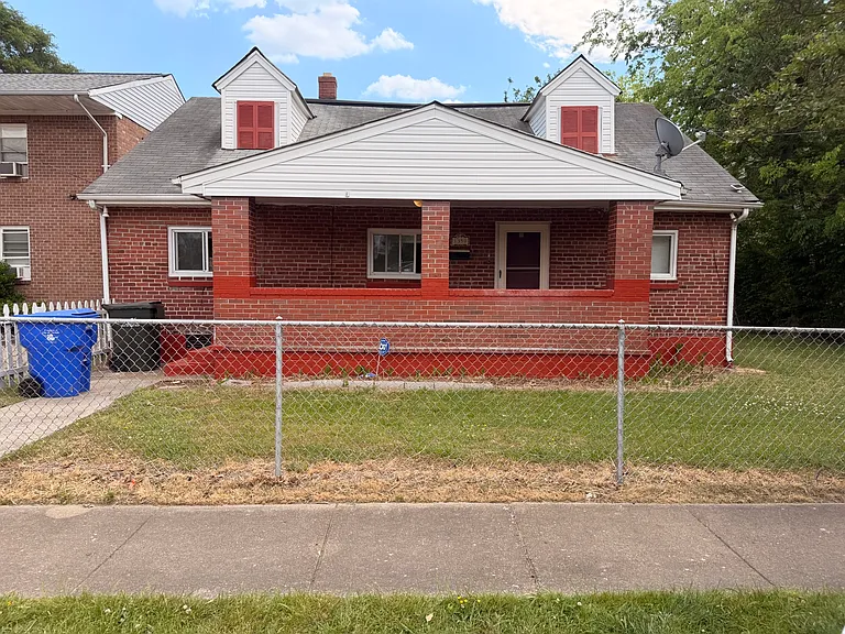 Hanson Ave — Photo 17