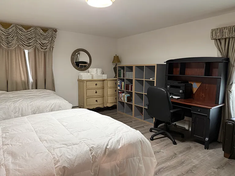521 Lawn Ave — Photo 4