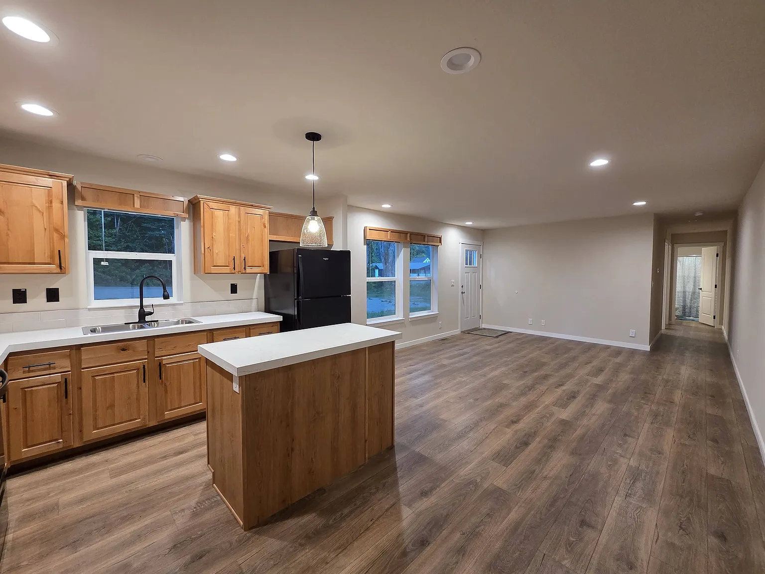 2 bed, 1140 sqft, $1,900 — Photo 3