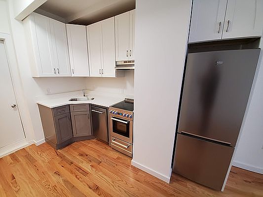 4th image of 46 W 76th St #3F