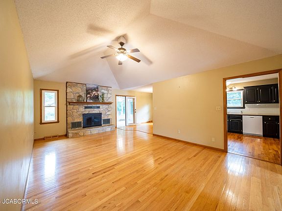 3rd image of 2208 Julie Ln