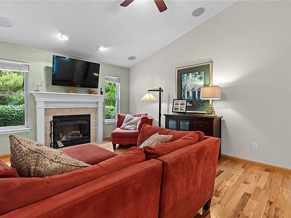 5th image of 4001 Blue Springs Dr