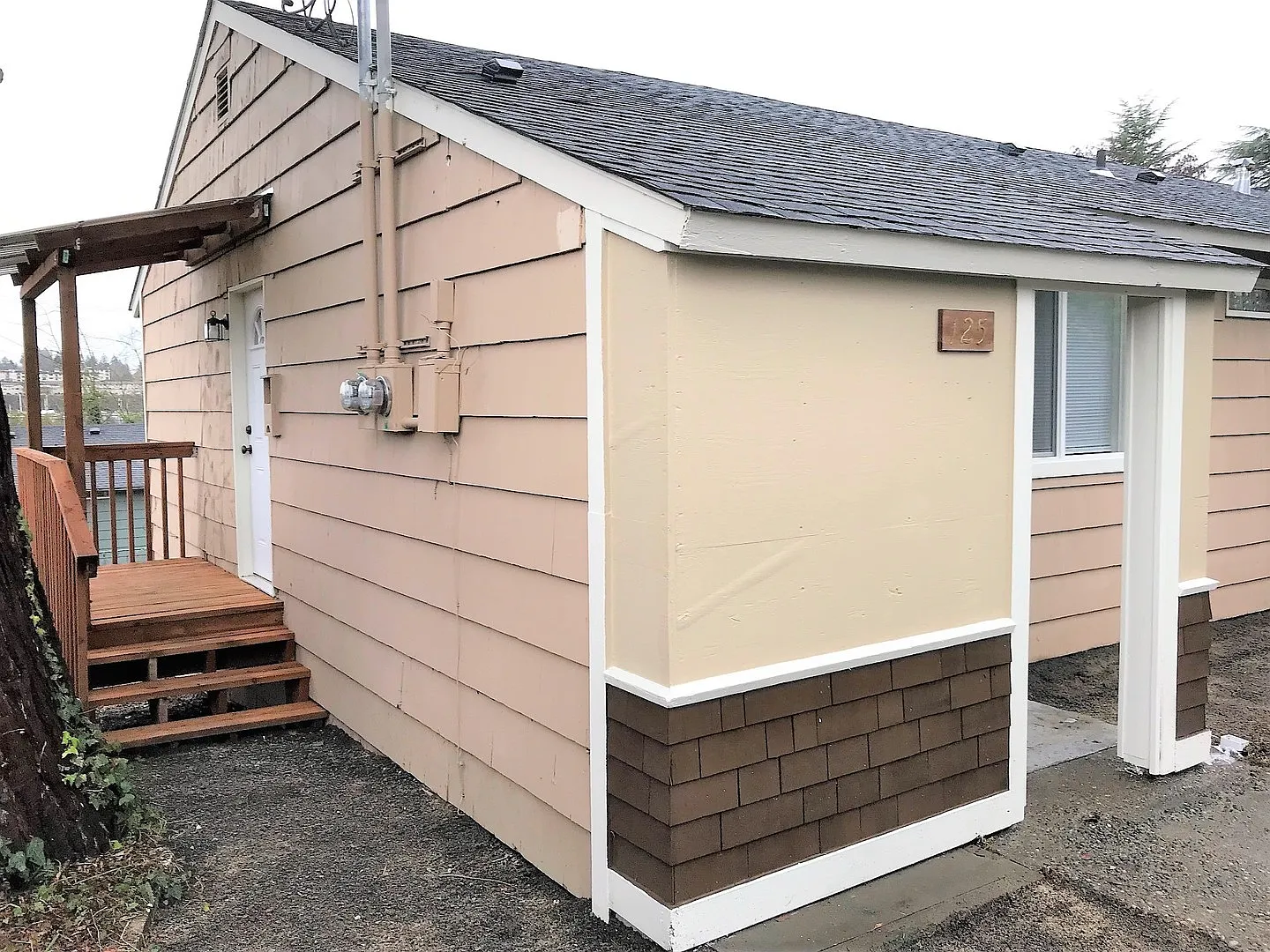 Sheridan Park/ East Bremerton 1 bed 1 bath duplex cottage — Photo 1