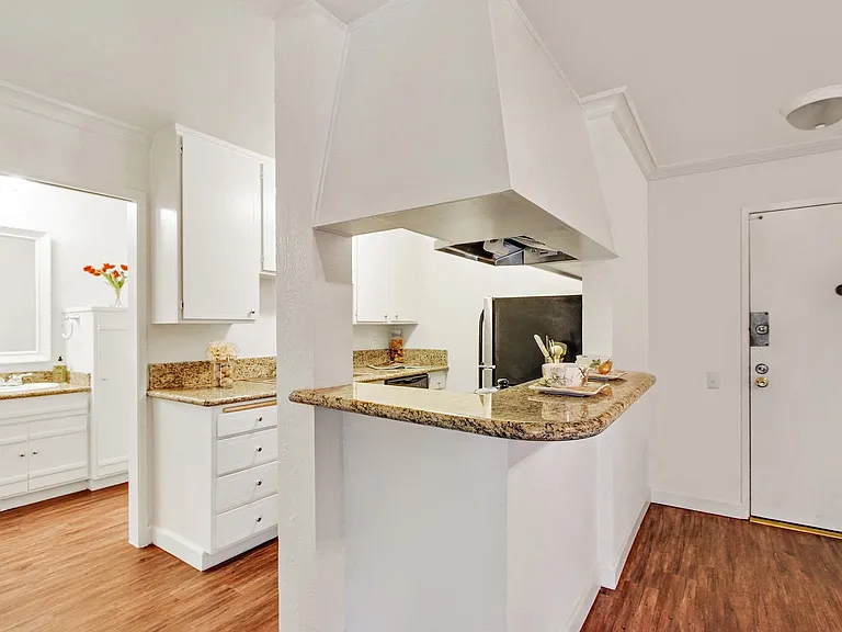 Woodcliff Apartments — Photo 85