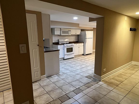 4th image of 4715 N Rockwell St #1