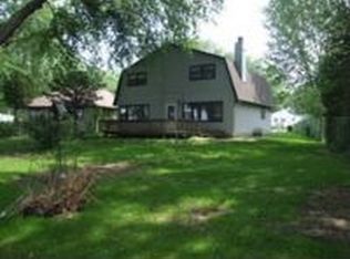 39217 N Shore Ave, Antioch, IL 60002