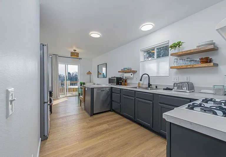 NE Mable Ct — Photo 10