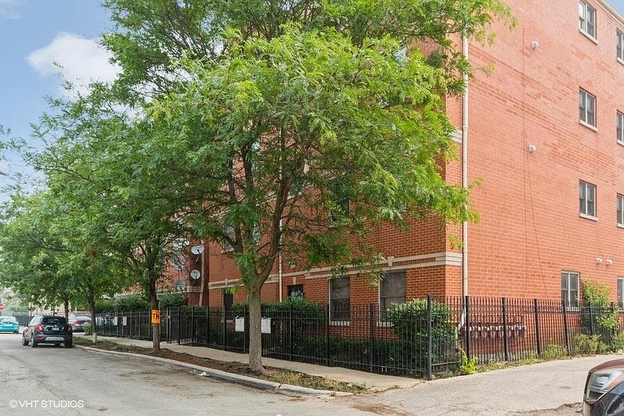 1st image of 519 S Maplewood Ave APT 3N