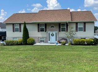 1464 Dewberry Ln, Sevierville, TN 37862