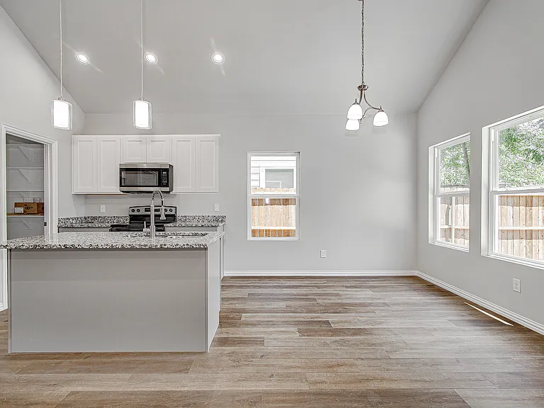 2511 Birdell St — Photo 10