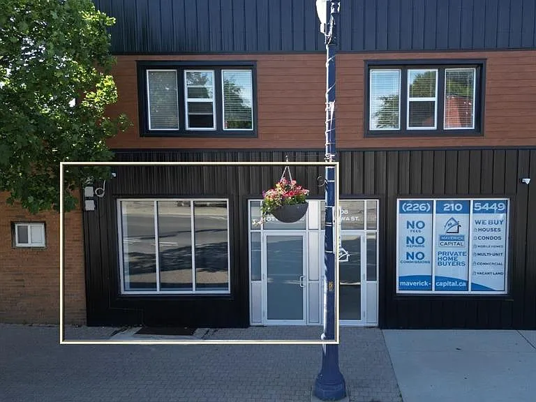 806 Ottawa St — Photo 2