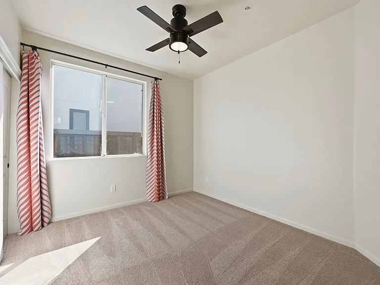 1439 Gordon Dr — Photo 39