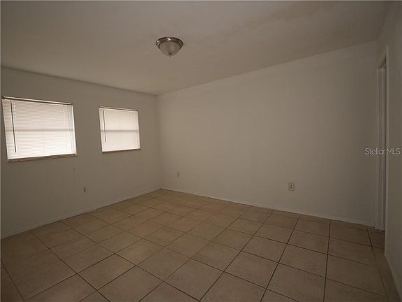 4th image of 863 Sky Lake Cir APT C