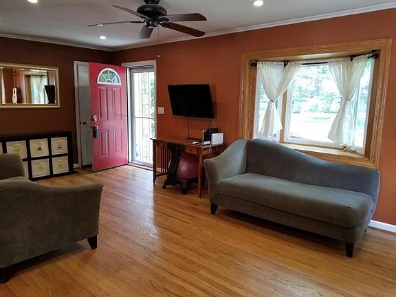4th image of 670 Yaronia Dr
