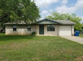 707 Oakhaven Rd, Pleasanton, TX 78064