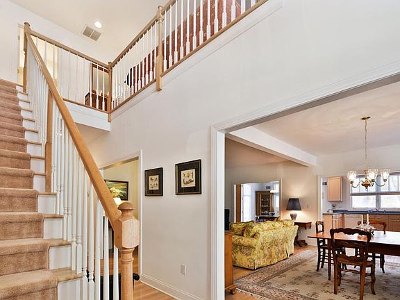 2nd image of 46 Thornbrooke Dr