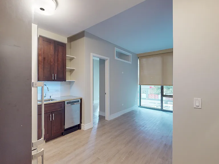 237 E 34th St #202 — Photo 5
