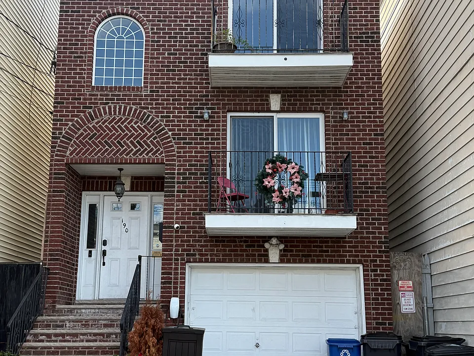 190 Summer Ave #2