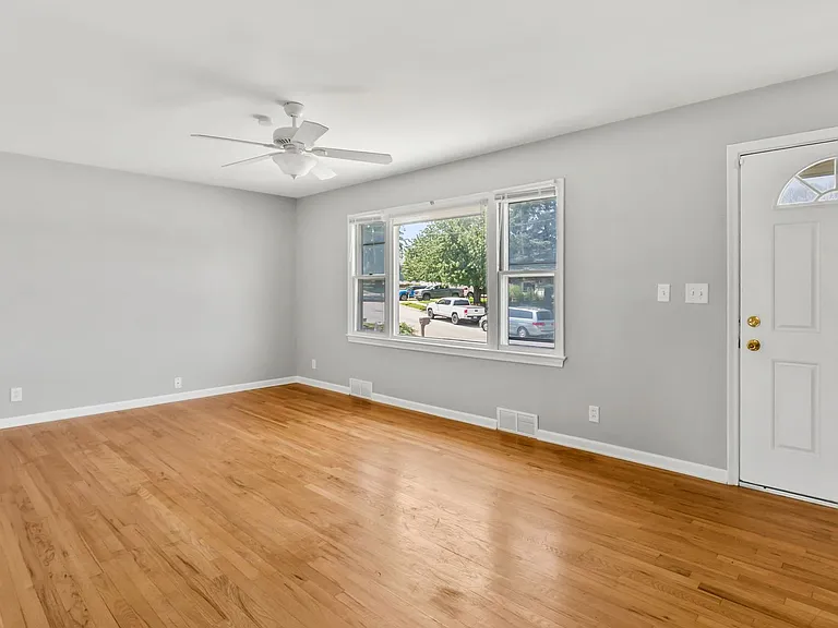 7215 S 41st Ave — Photo 6