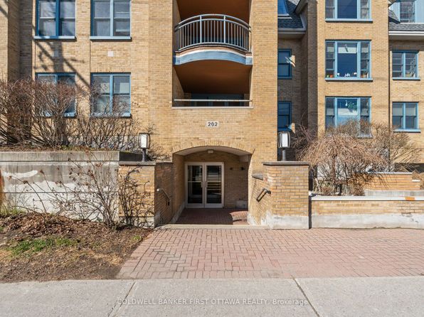 202 Hinchey Ave #311, Ottawa, ON K1Y 1L7