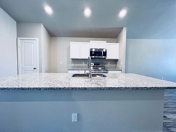 3rd image of 13720 Avenue R