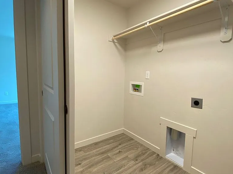 220 W Maple St #B — Photo 15