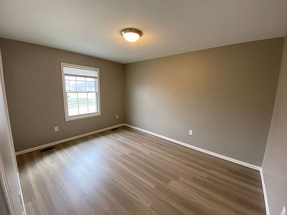 4th image of 705 E Lincoln Ave