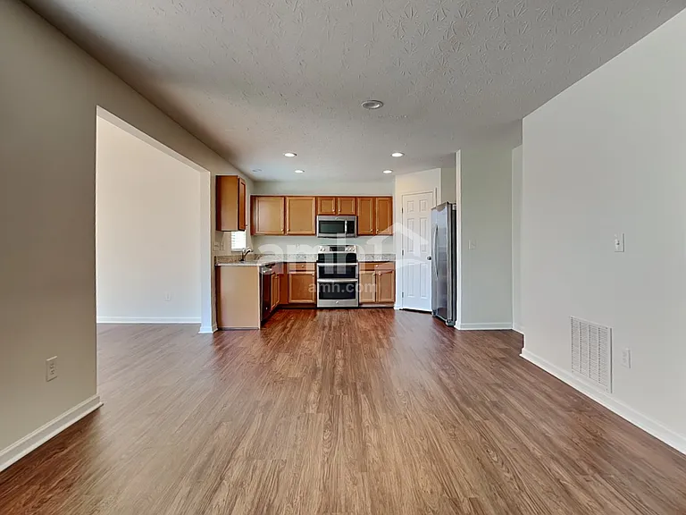371 Derby Ct — Photo 6