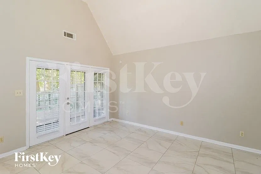 4 bed, 2.5 bath, 1985 sqft, $2,155 — Photo 4