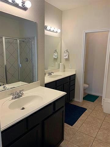 Master bath with 2 sinks