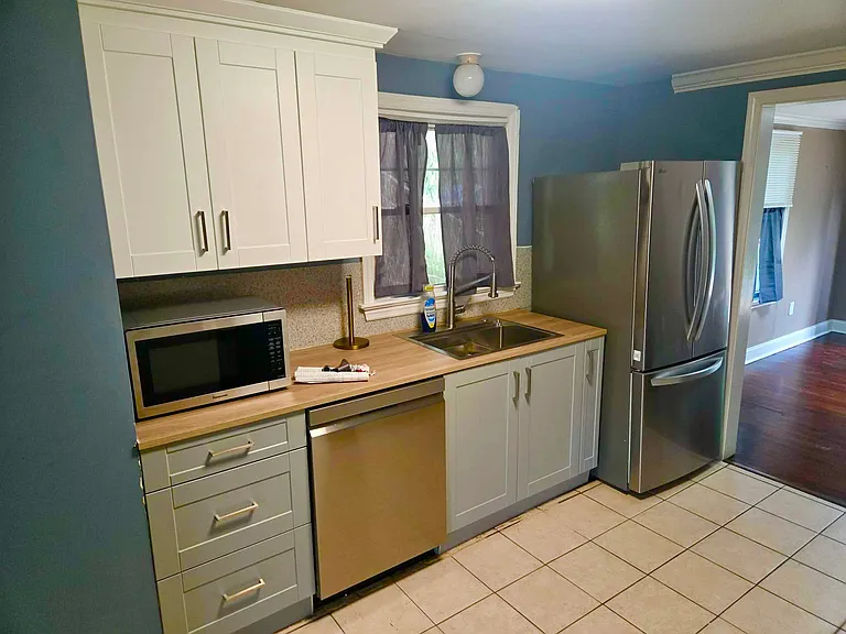 33 Gorham Pl — Photo 2