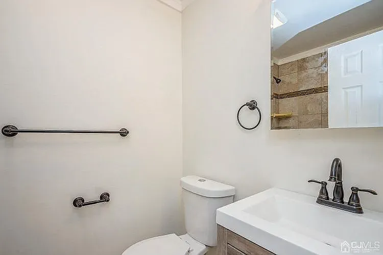 917 Edison Glen Ter #917 — Photo 13