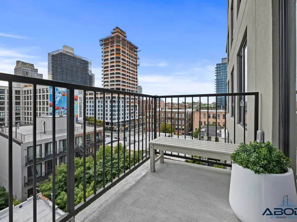 558 Sackett Street image 11 of 20