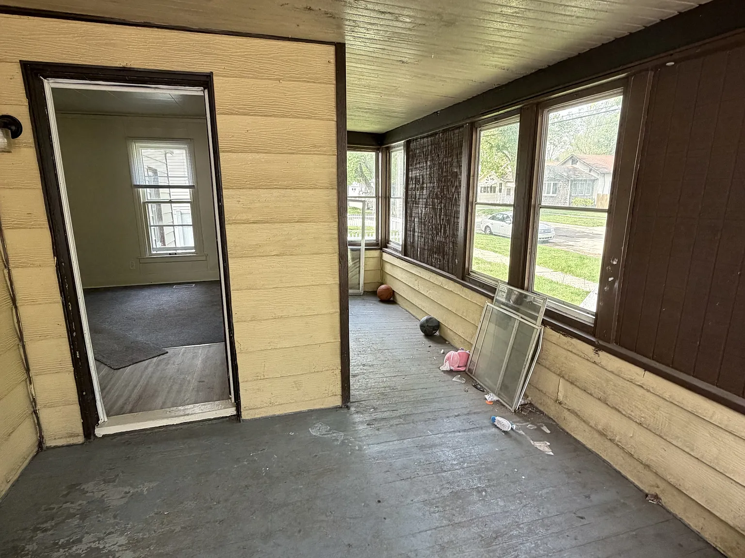 1826 Charles Avenue - House — Photo 2