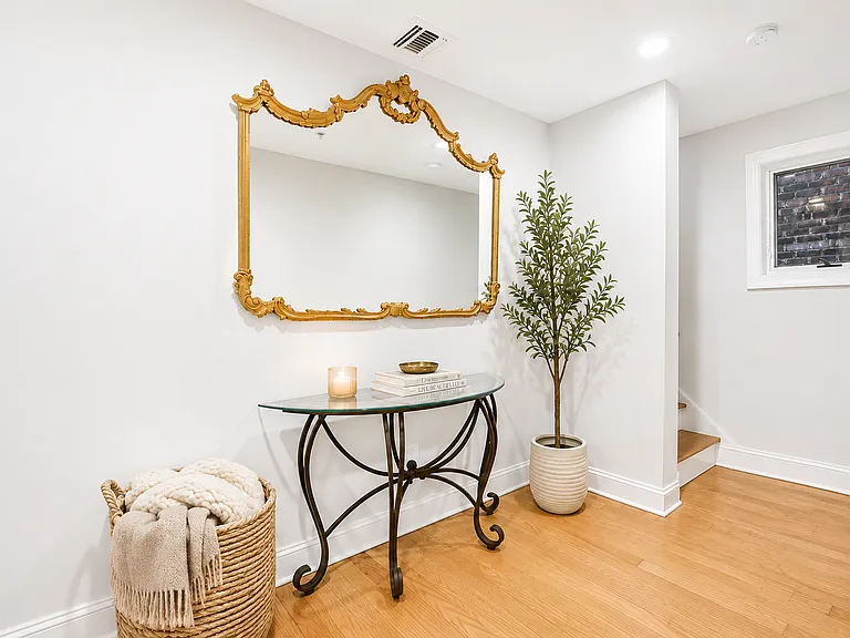 41 Bentley Ave #1A — Photo 10