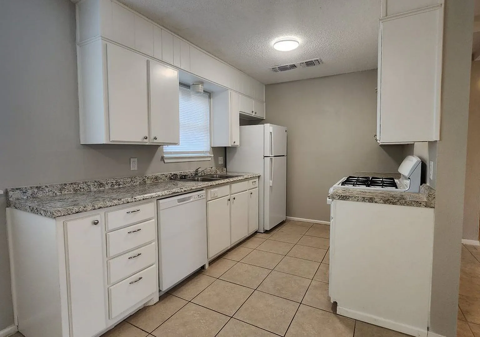 4 Bedroom Home - North Lubbock — Photo 4