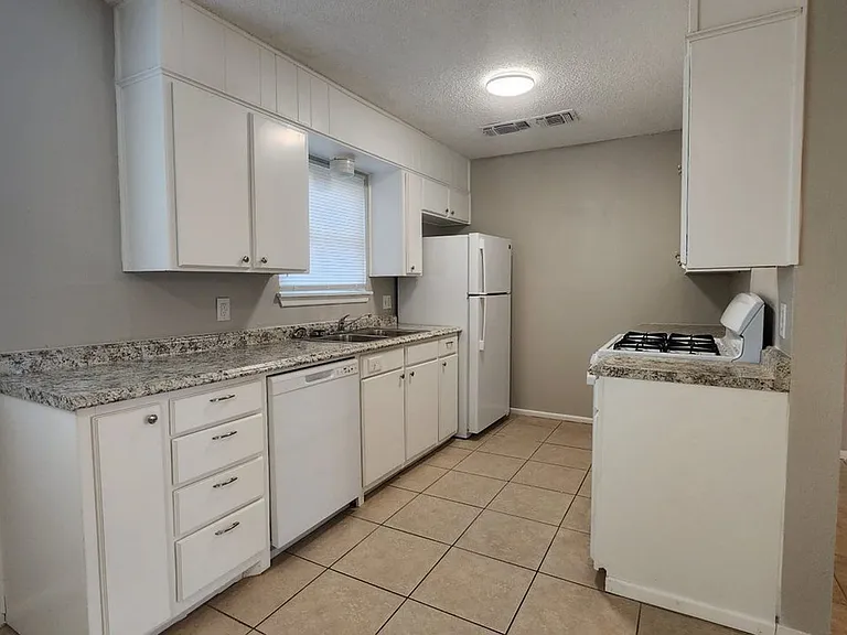 4530 Marshall St — Photo 4