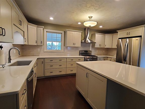 3rd image of 9662 Ginny Ln