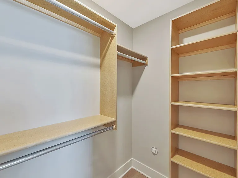 584 Long Path Ct — Photo 33