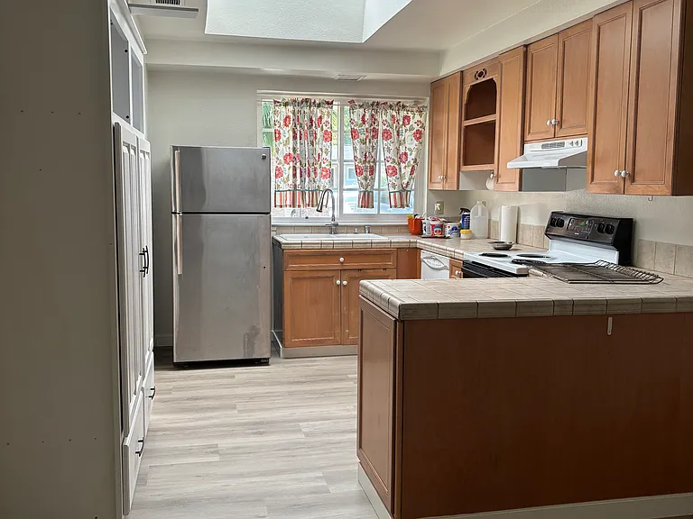 6114 Sizemore Ln — Photo 2