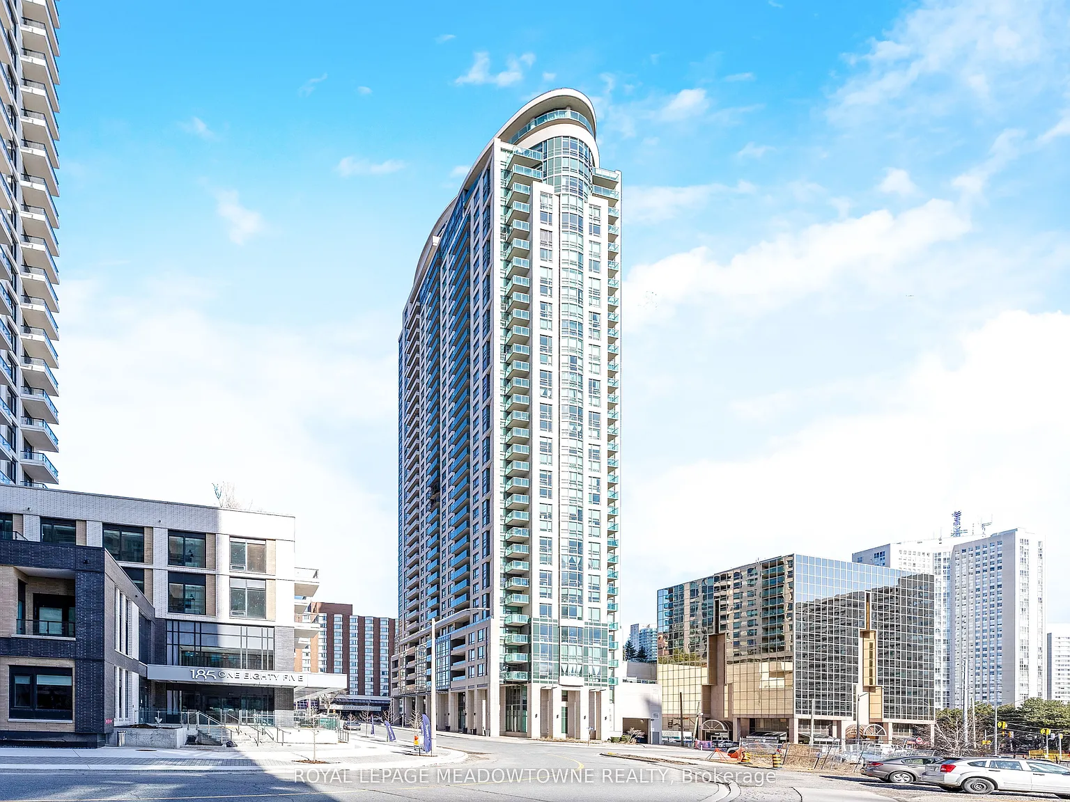 Wide Suites Condos — Photo 1