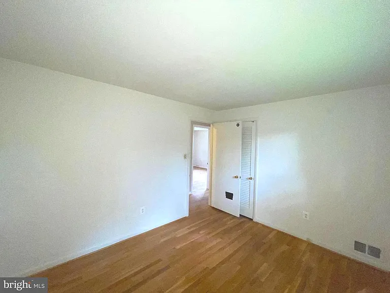 6933 Tyndale St — Photo 19