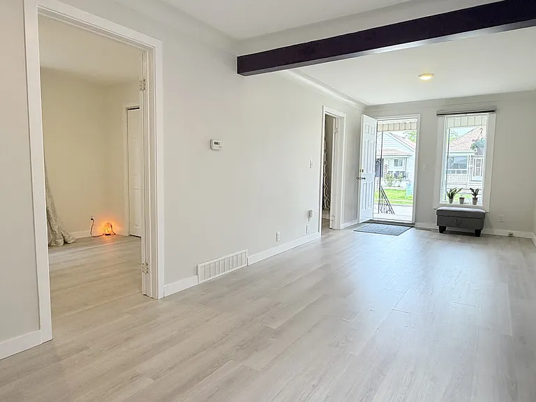 1091 Marion Ave #MAIN — Photo 9