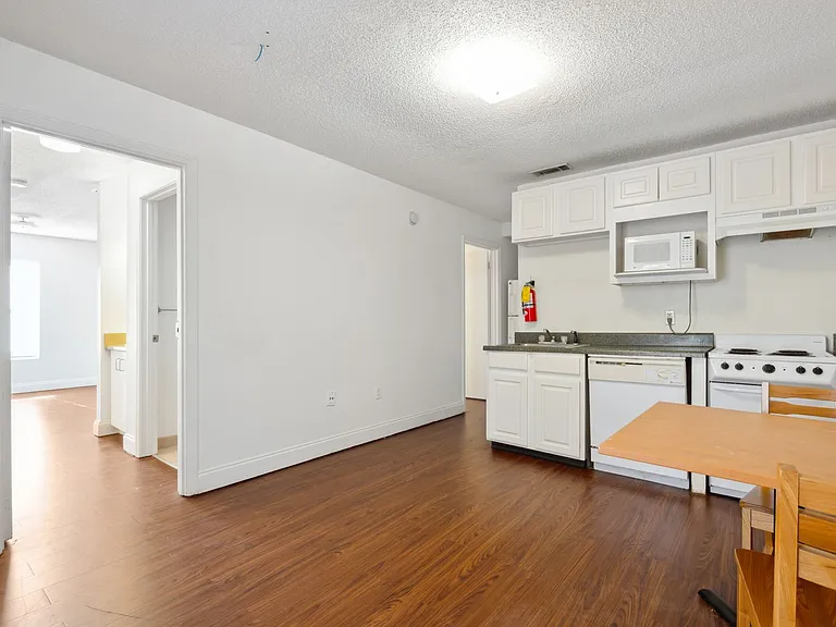 12220 Apache Avenue — Photo 6