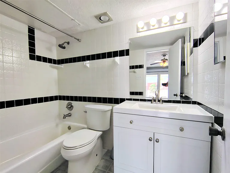 205 Yacht Club Ln #205 — Photo 15
