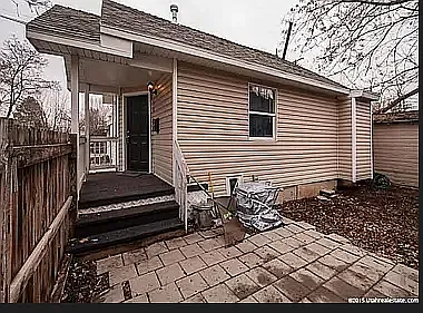 2 bed, 860 sqft, $1,980 — Photo 2