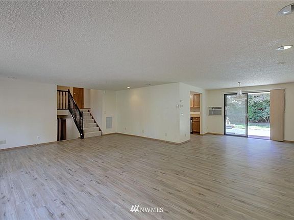 5th image of 10744 Ashworth Ave N