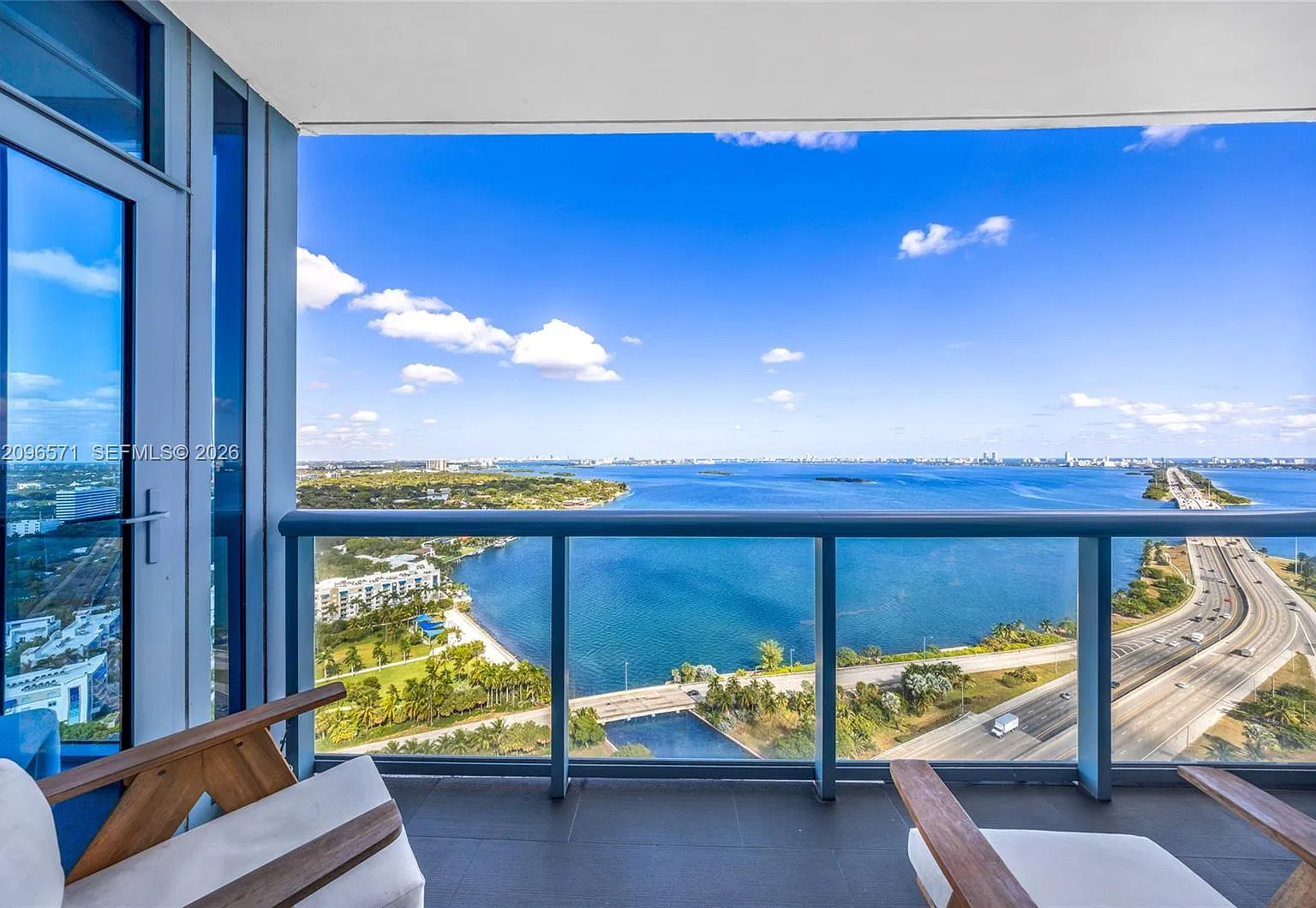 Blue Condo — Photo 2
