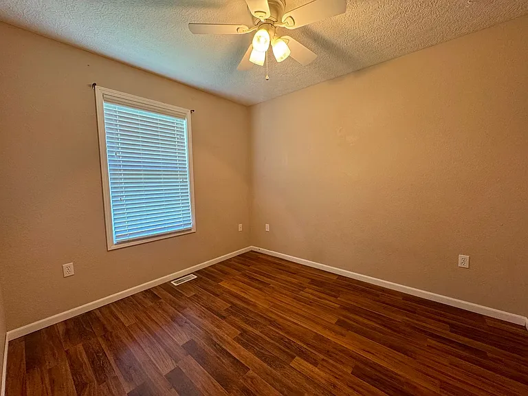 18410 Charity Dr — Photo 11